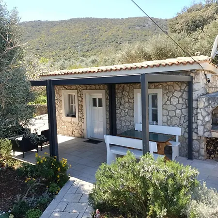 Dom wakacyjny With Hot Tub Sveti Jakov, Losinj - 24017 Sveti Jakov