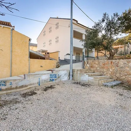 Holiday Home With Hot Tub Sveti Jakov, Losinj - 24017 度假居 *