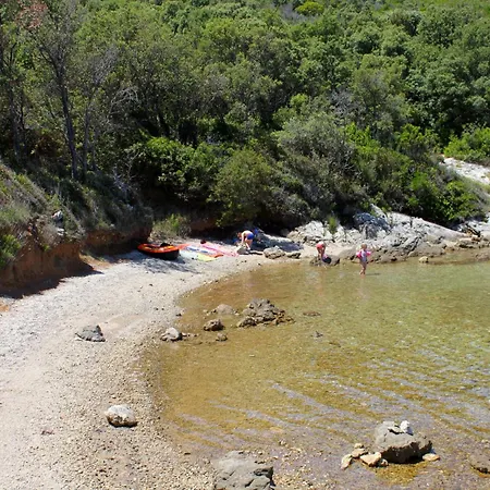 度假居 Holiday Home With Hot Tub Sveti Jakov, Losinj - 24017 *