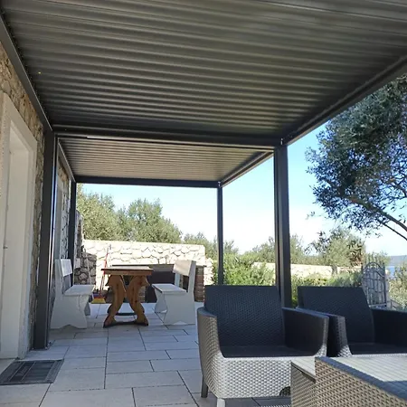 Holiday Home With Hot Tub Sveti Jakov, Losinj - 24017 度假居