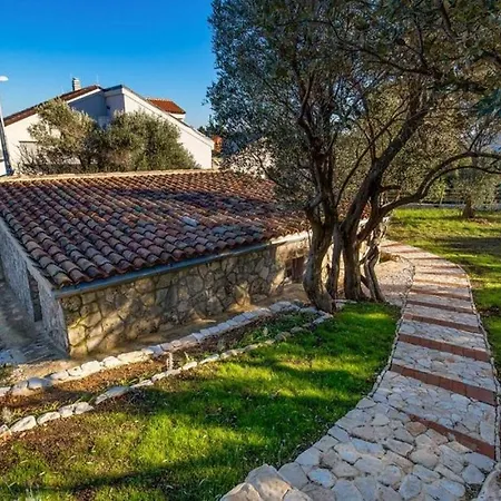 Holiday Home With Hot Tub Sveti Jakov, Losinj - 24017 *